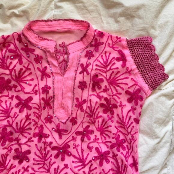 Pink sheer delicate floral embroidered sequin top crochet sleeves size small - Picture 6 of 8